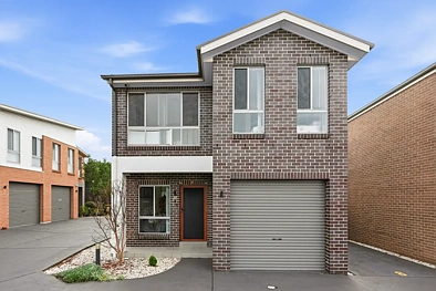 Quakers Hill 4Zimmer Near-New 4 Bedroom Townhouse | 225m² Block & Rare Large Backyard
