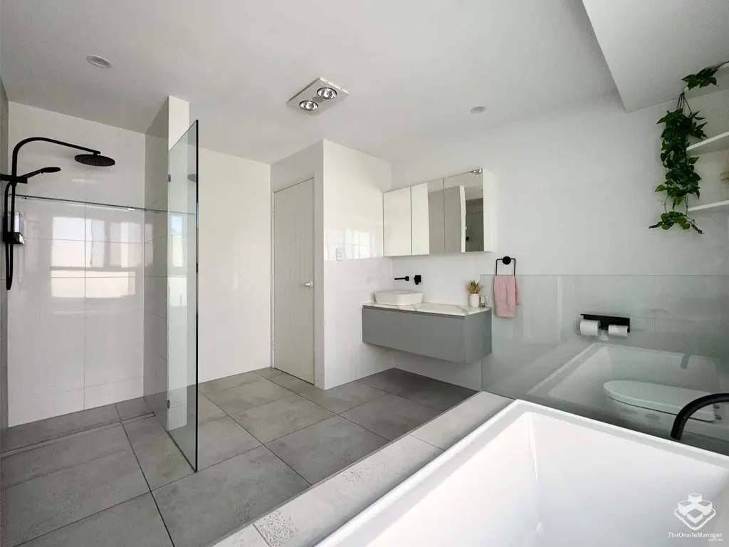 Mooloolaba 3Phòng ngủ Stylish Coastal Living Just Minutes from the Beach