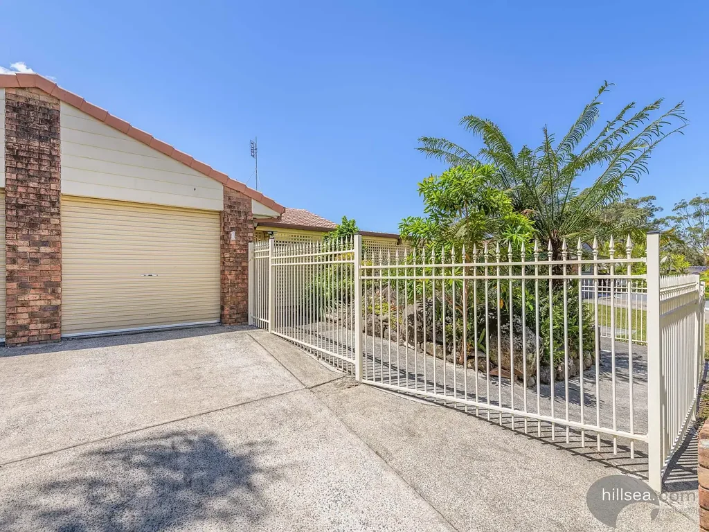 1/4 Robin Joy Close, Labrador, QLD 4215