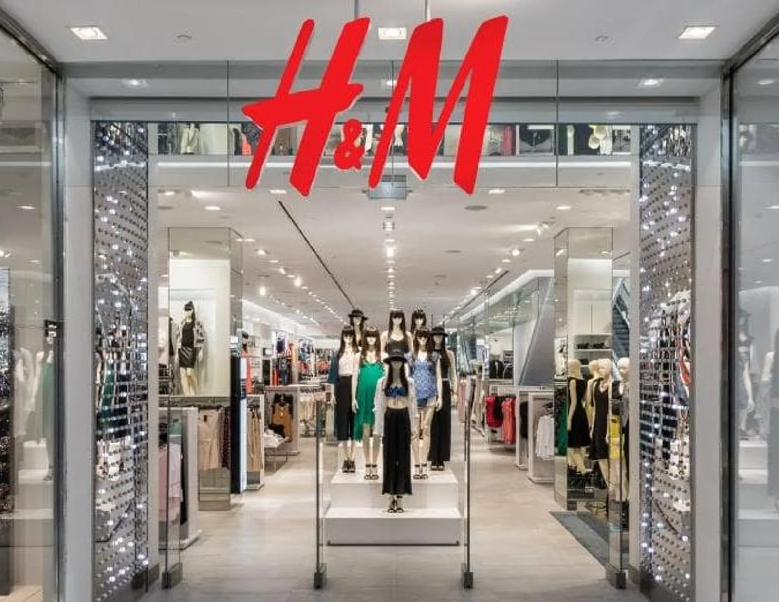 小伙伴们，位于奥克兰市中心的H&M旗舰店挂牌了