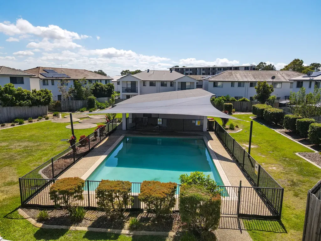 Deception Bay 3房 滨水区近邻 3卧套房 私密庭院 低维护泳池 中心地段 Ready to Move Straight In | Stylish, Low-Maintenance Living in a Secure Complex
