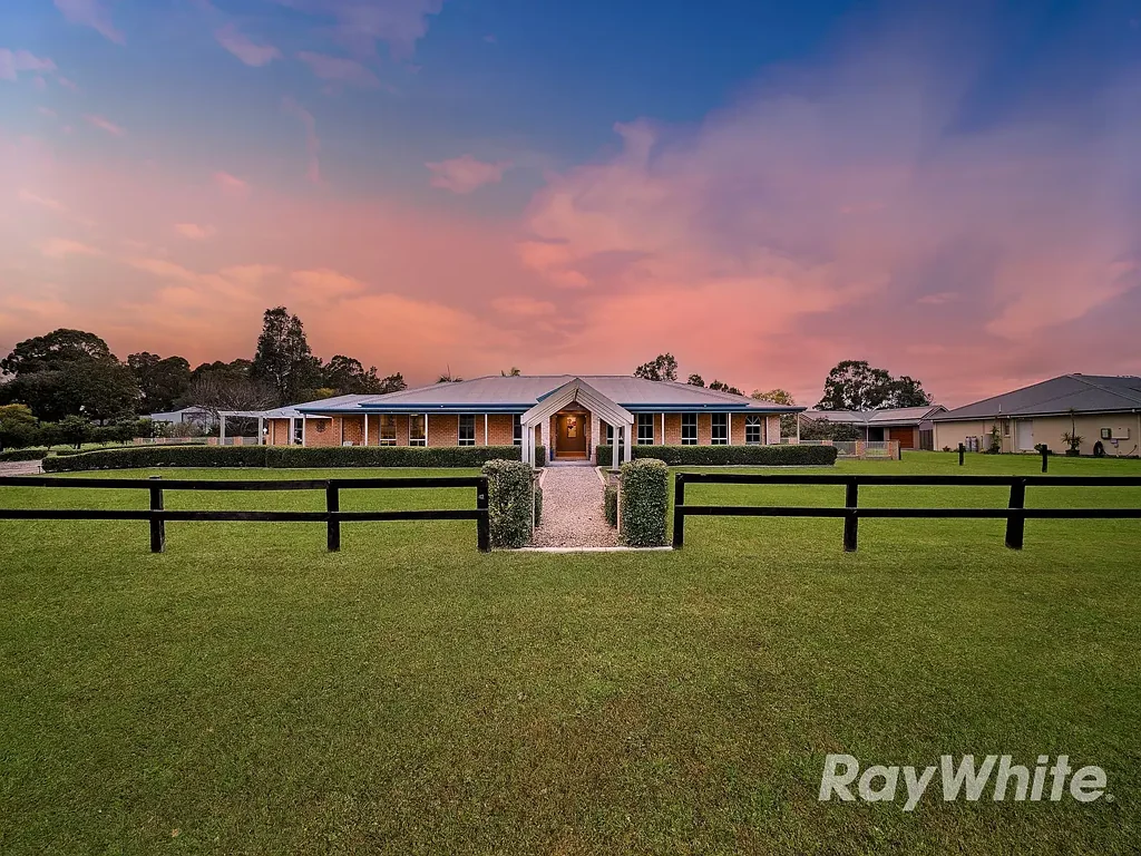 Louth Park 4 Bedroom A spacious home to call your own