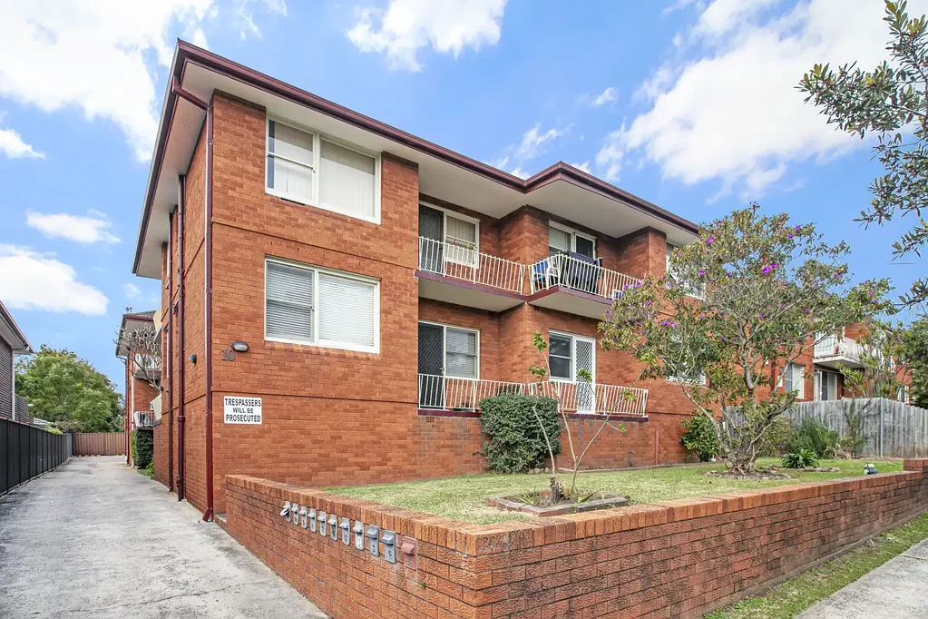 Spacious 2 Bedroom Apartment in Ideal Location