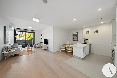 Belconnen 1ਬੈੱਡਰੂਮ 77m² of Space, Brand-New Floorboards & Effortless Living in the Heart of Belconnen - Move-In Ready!
