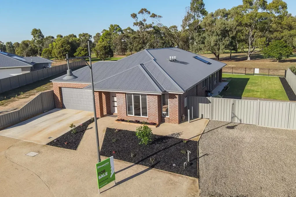 Tatura 4कमरा Northlinks Estate beauty with golf course views, and fantastic side access.