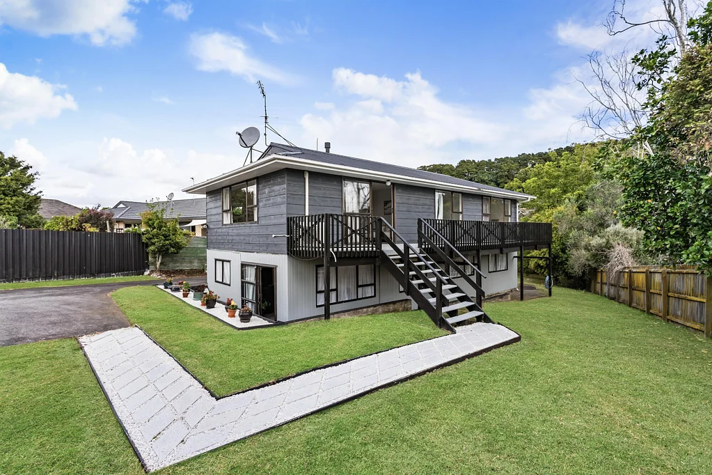 Pukekohe 5ห้องนอน Space, Flexibility & Potential on 1070sqm