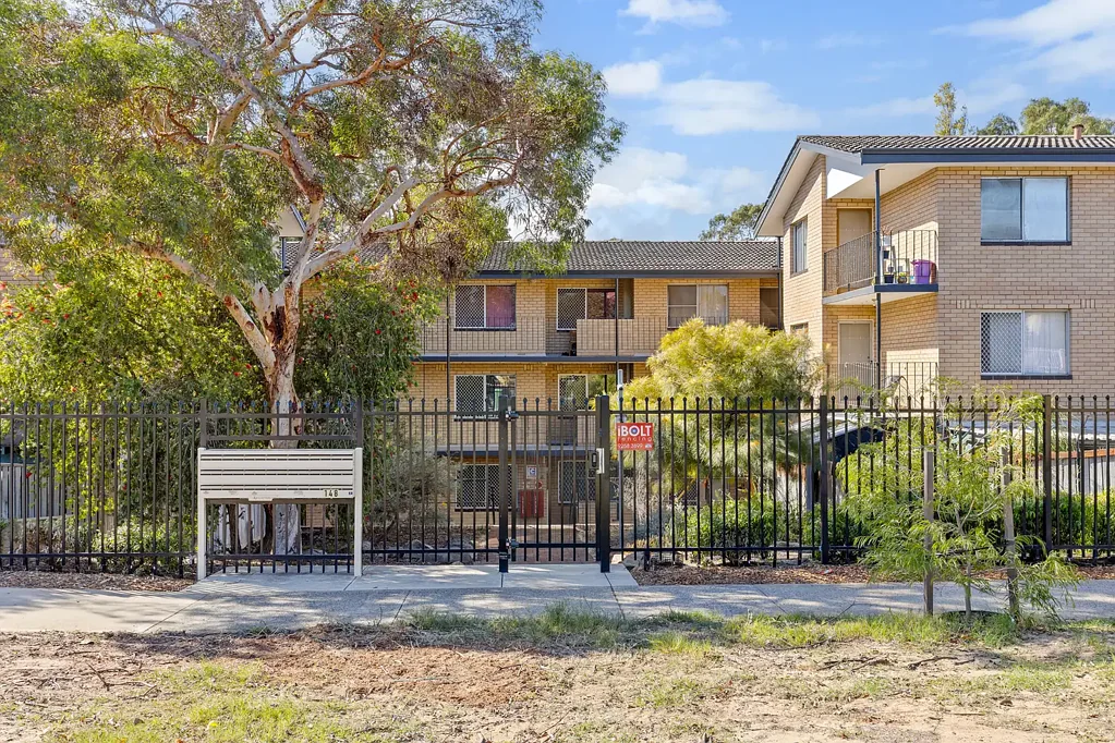 Freshly Renovated Top-Floor Retreat in Leafy Maylands