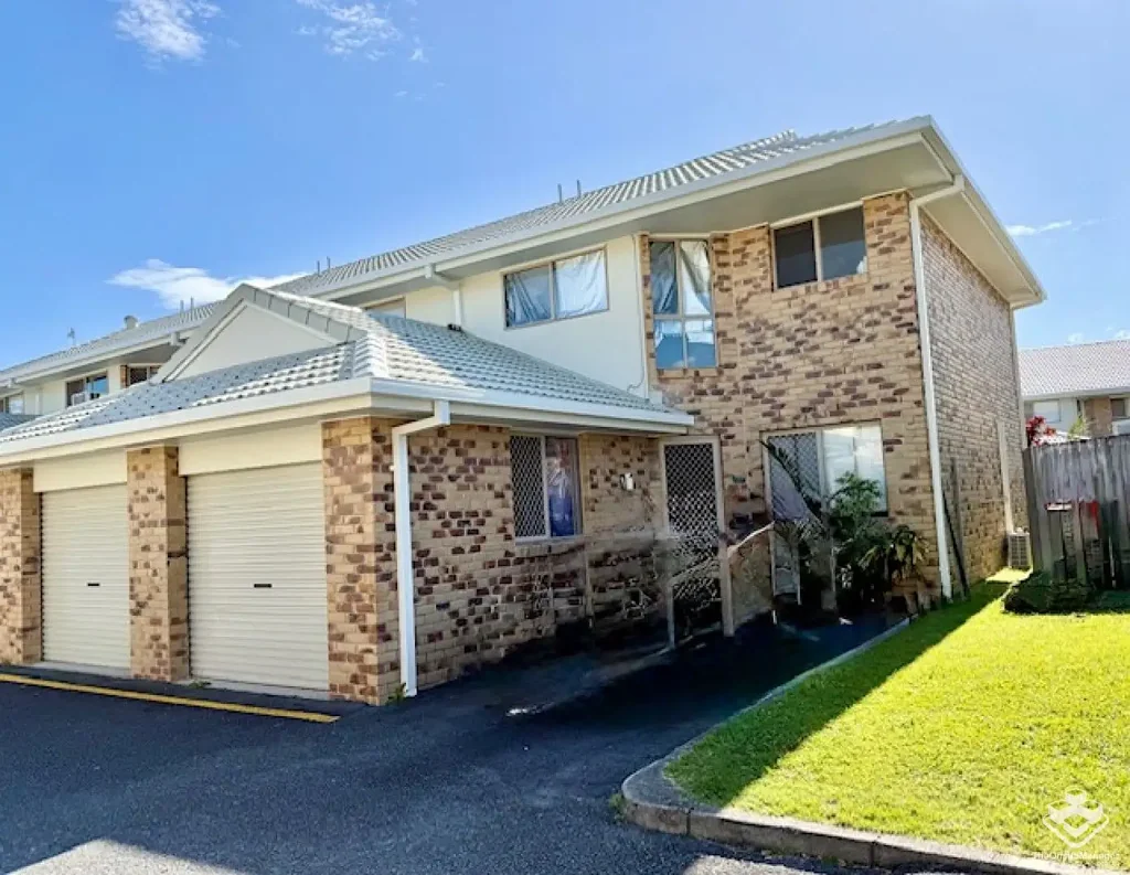 Spacious 3 Bedrooms Townhouse in a great location