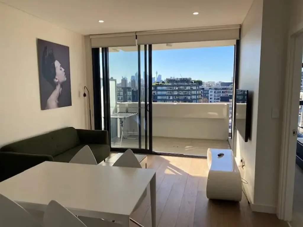Furnished , Convenient & stylish 1bed plus Study with panoramic city views