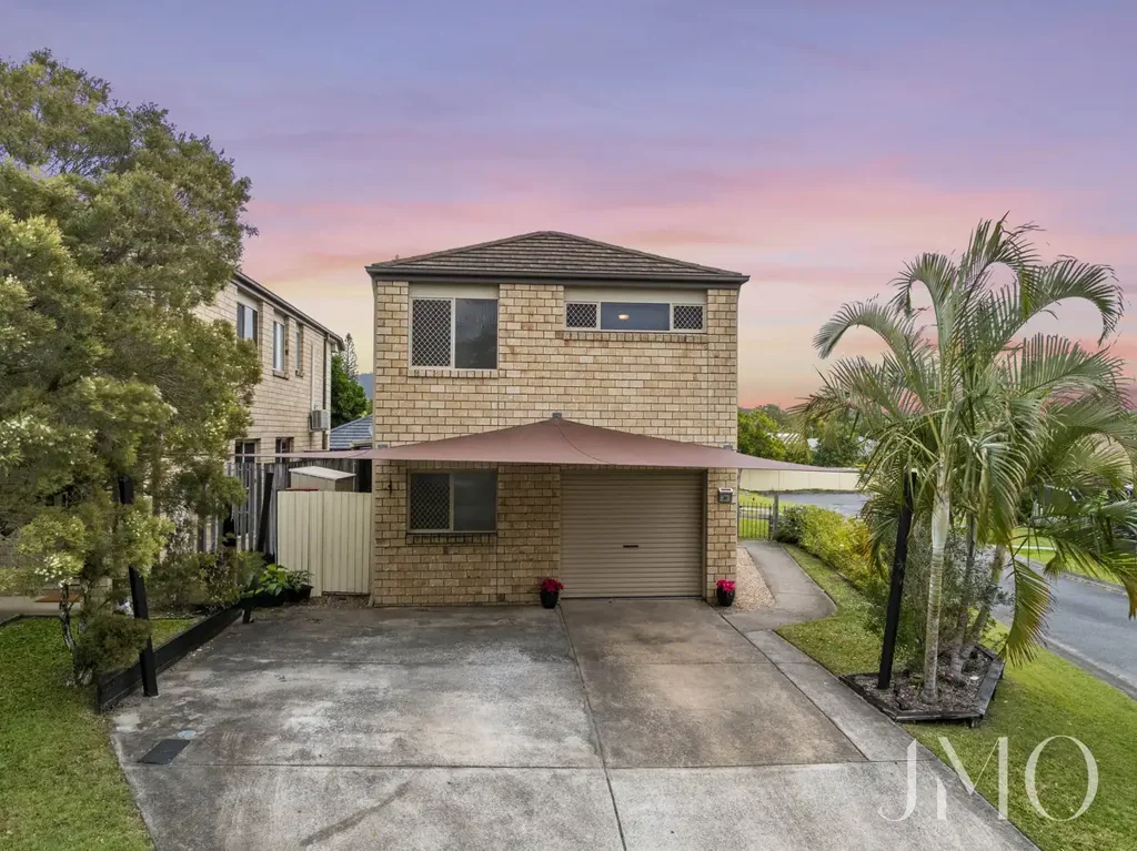 Ormeau 4બેડરૂમ Low-Maintenance Investment or Family Haven in Sought-After Locale