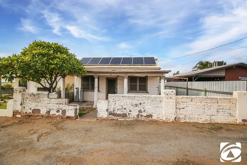 Broken Hill 2Moenga 2-BEDROOM COTTAGE WITH LOADS OF POTENTIAL
