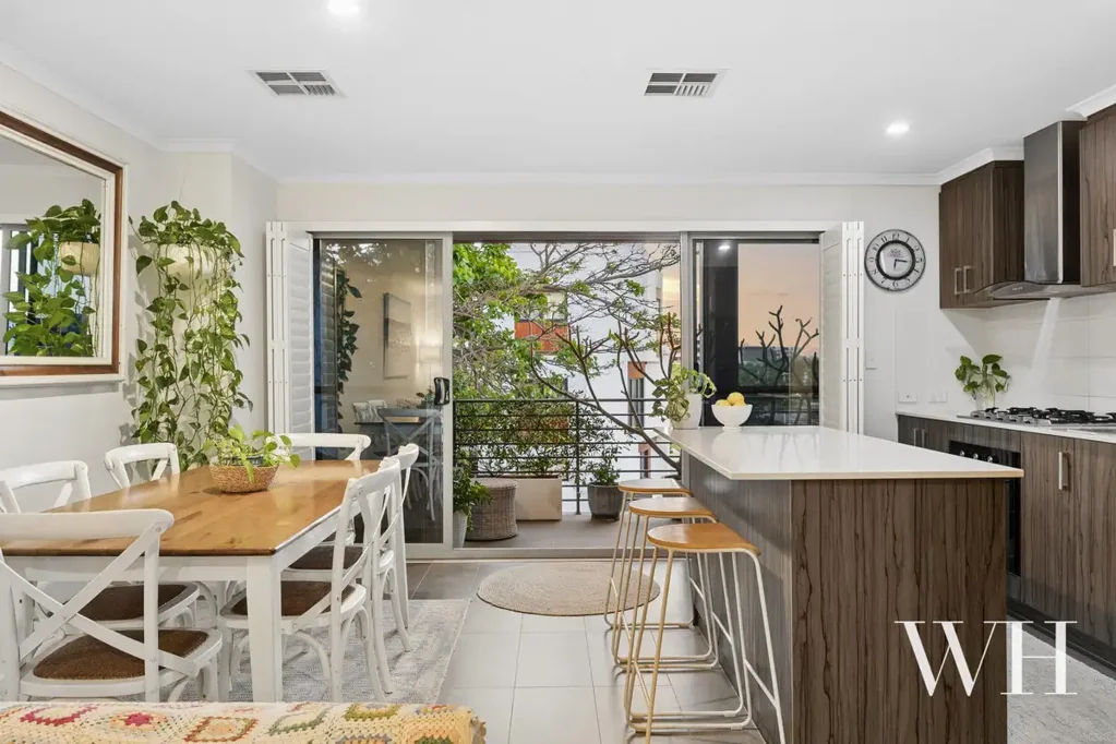 North Coogee 4कमरा Sea Breeze Retreat, Steps to the Beach