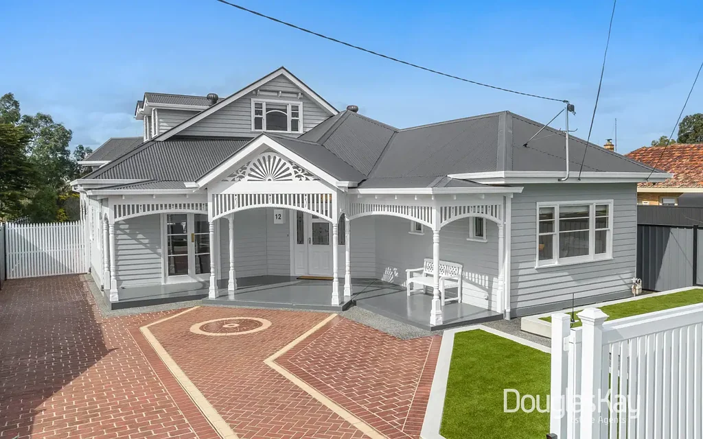 Sunshine West 4침실 Storybook Hamptons Residence on Kororoit Creek.