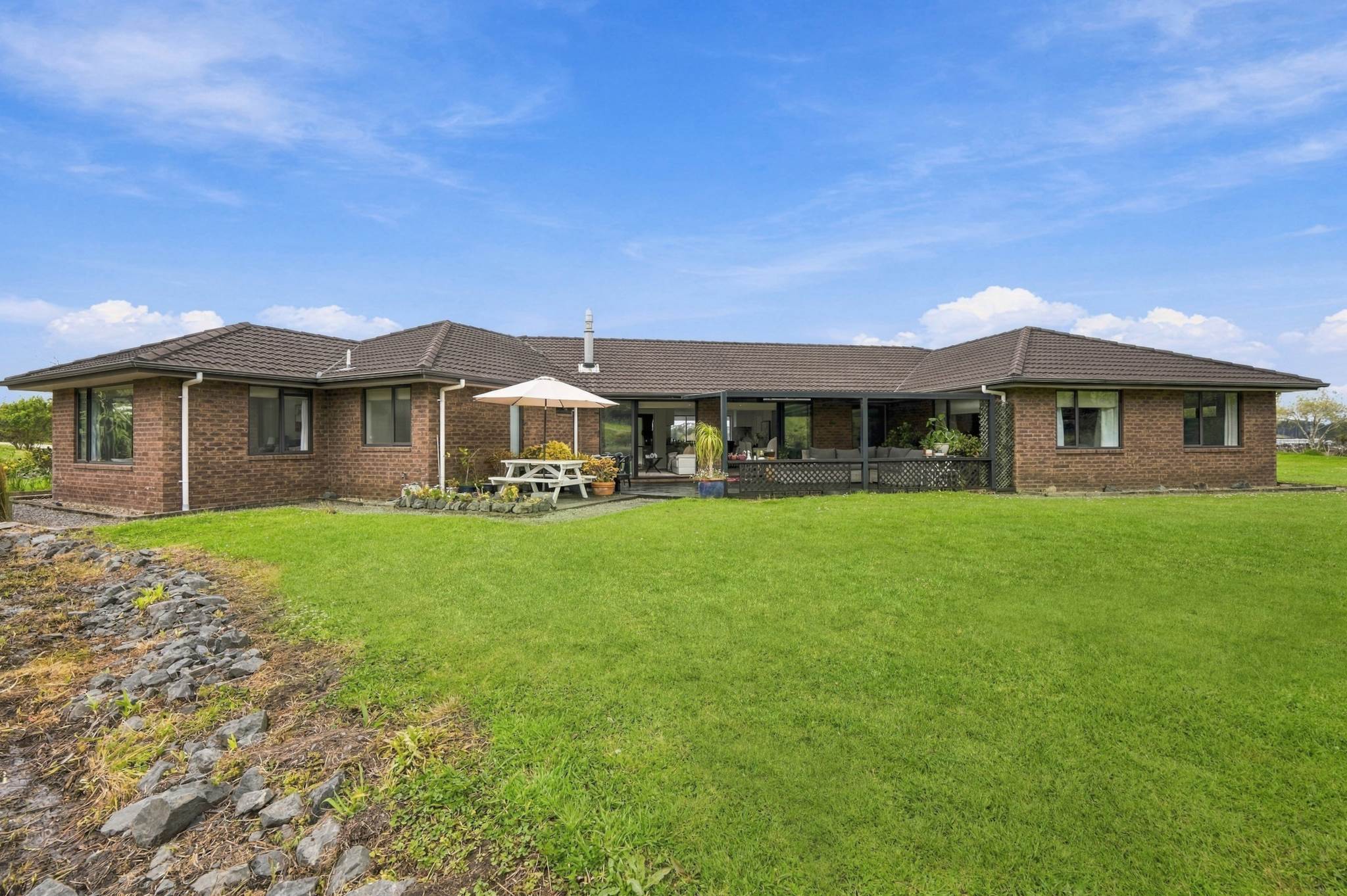 29 Whangaparaoa Road, Red Beach, photo 1