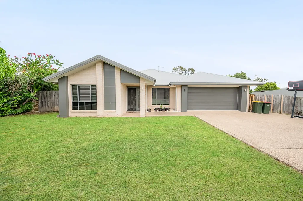18 Dartmouth Close, Clinton, QLD 4680
