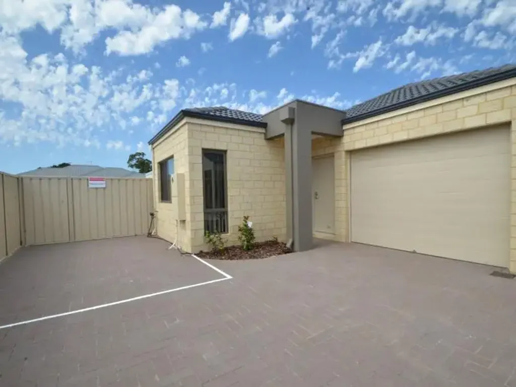 Large Modern four bedroom 2 bathroom unit