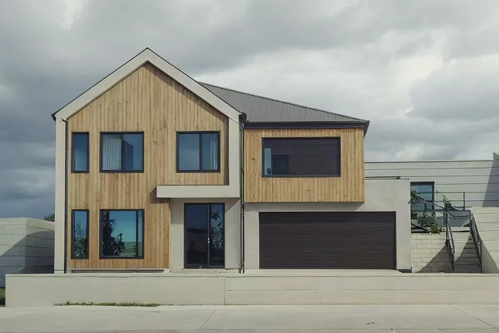 Orewa 5房  Luxury Off Plan Home + Pool
