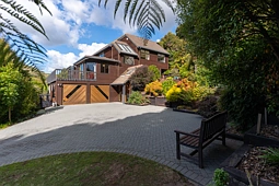 9 Furneaux Grove, Whitby