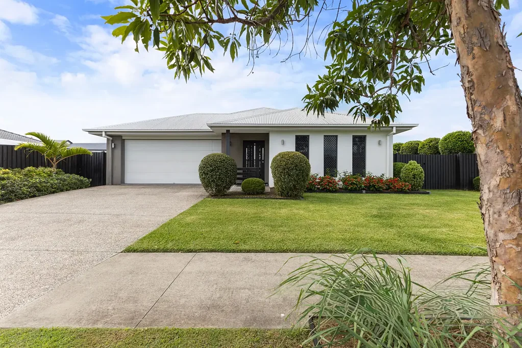 Caboolture 4ห้องนอน Modern Family Living with Side Access in Sought-After Central Springs