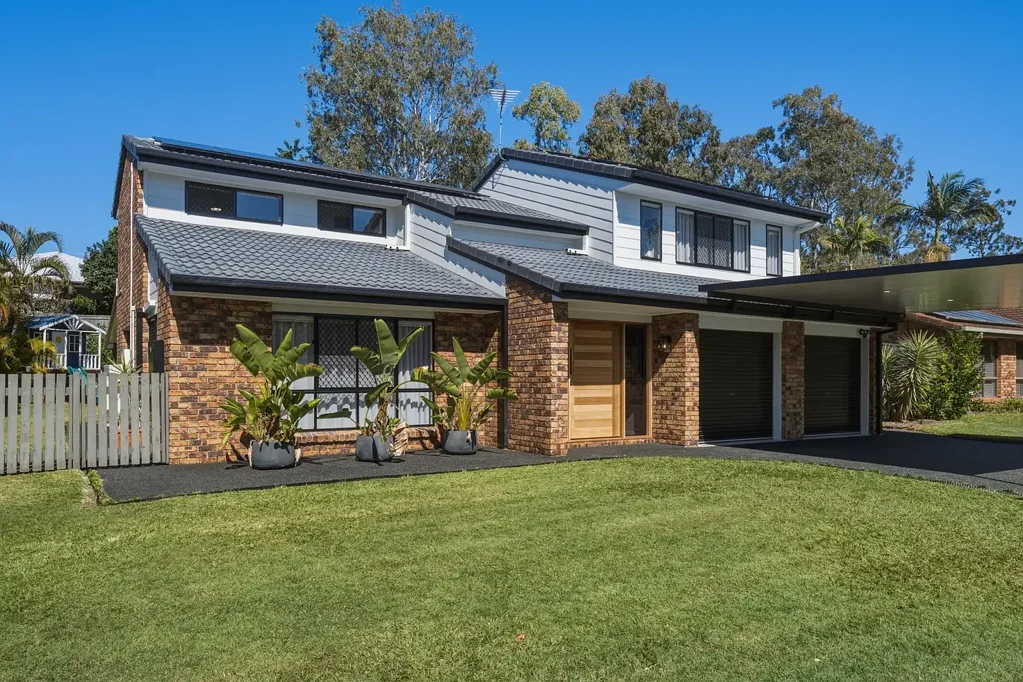 Mcdowall 4Zimmer Beautifully updated. Effortlessly liveable. Exceptionally positioned.