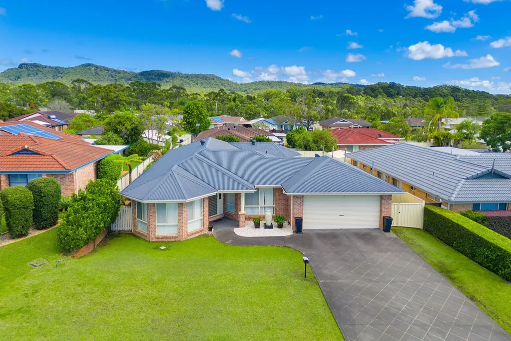 Bonny Hills 4房  Spacious Single-Level Home