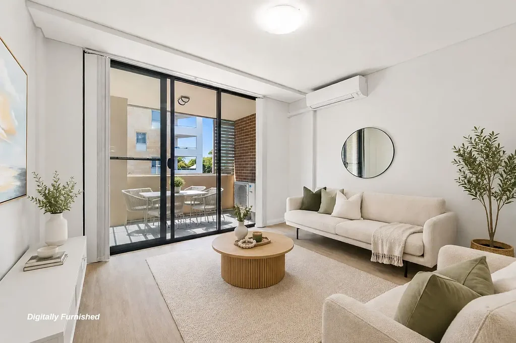 Beautifully Presented & Spacious Apartment ** Available Now **