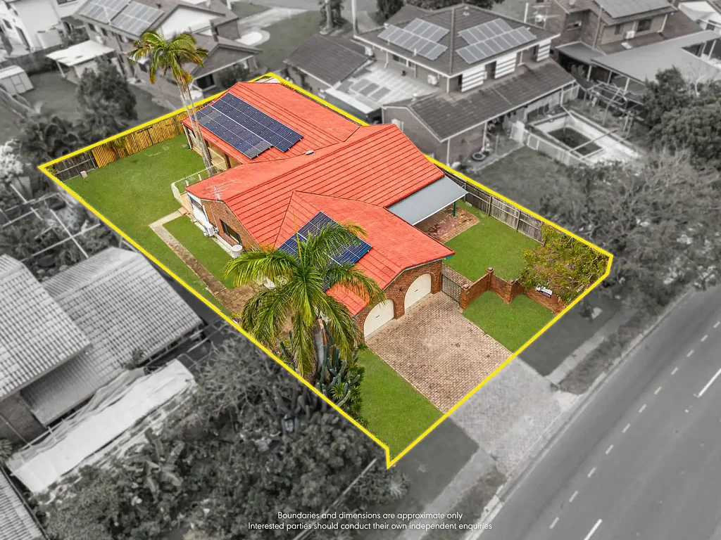 Sunnybank Hills 6房  无与伦比的便利与无限潜力 - 黄金商业曝光，翻新或投资！  Unmatched Convenience & Endless Potential - Prime Business Exposure, Renovate or Invest!