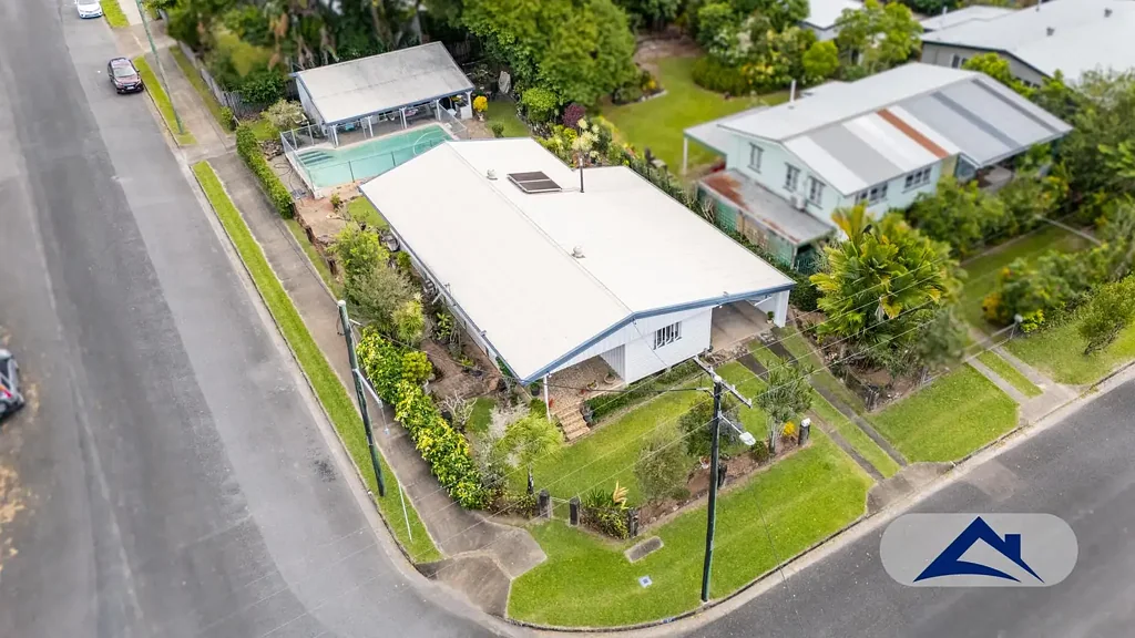 Westcourt 4 Bedroom CHARMING LITTLE GEM - JUST MINUTES TO TOWN