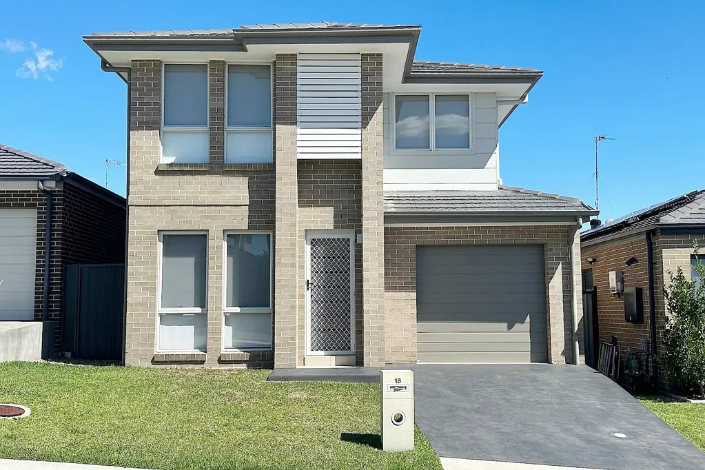 Immaculate 4 Bedroom Home in Quiet Neighbourhood