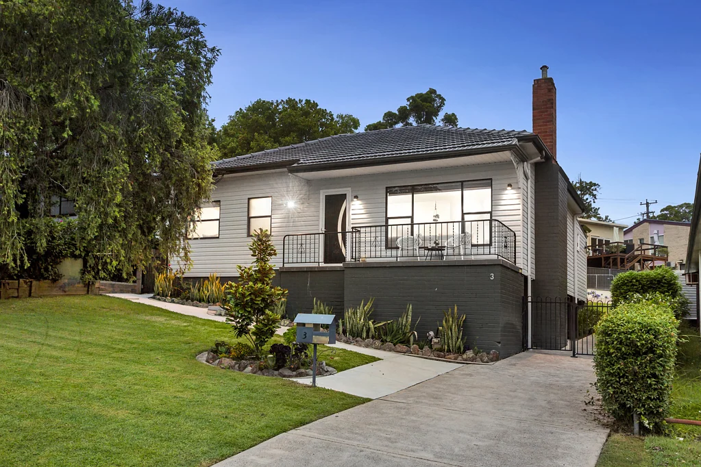 3 Roscoe Street, Kotara South, NSW 2289