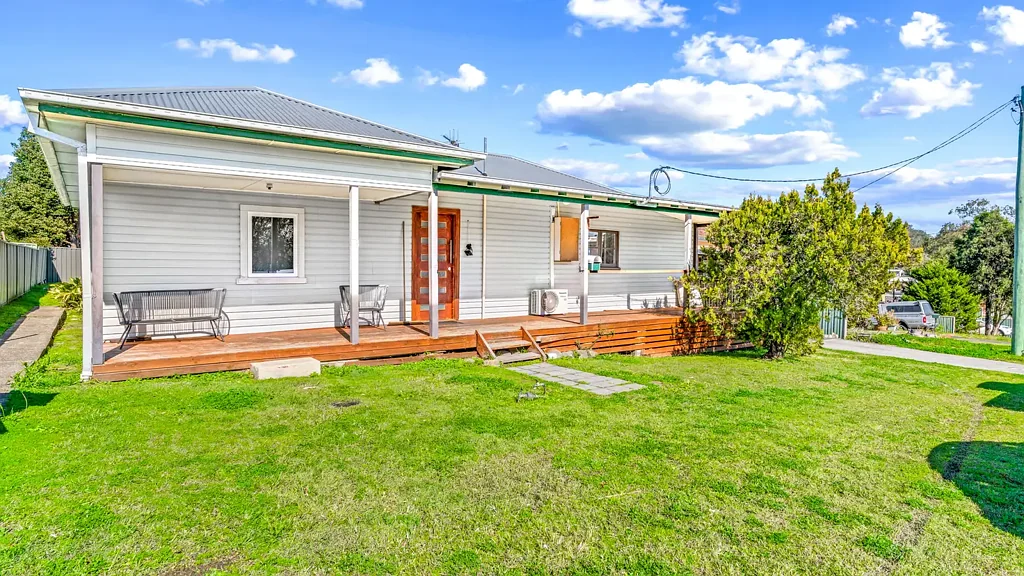 Wingham 3 Bedroom Chirpy Chirpy, Cheap Cheap!