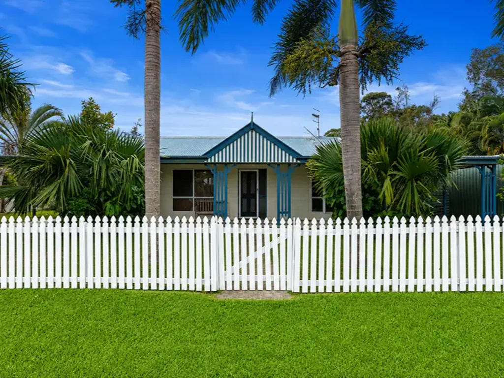 Fully Furnished Home in Quiet Street