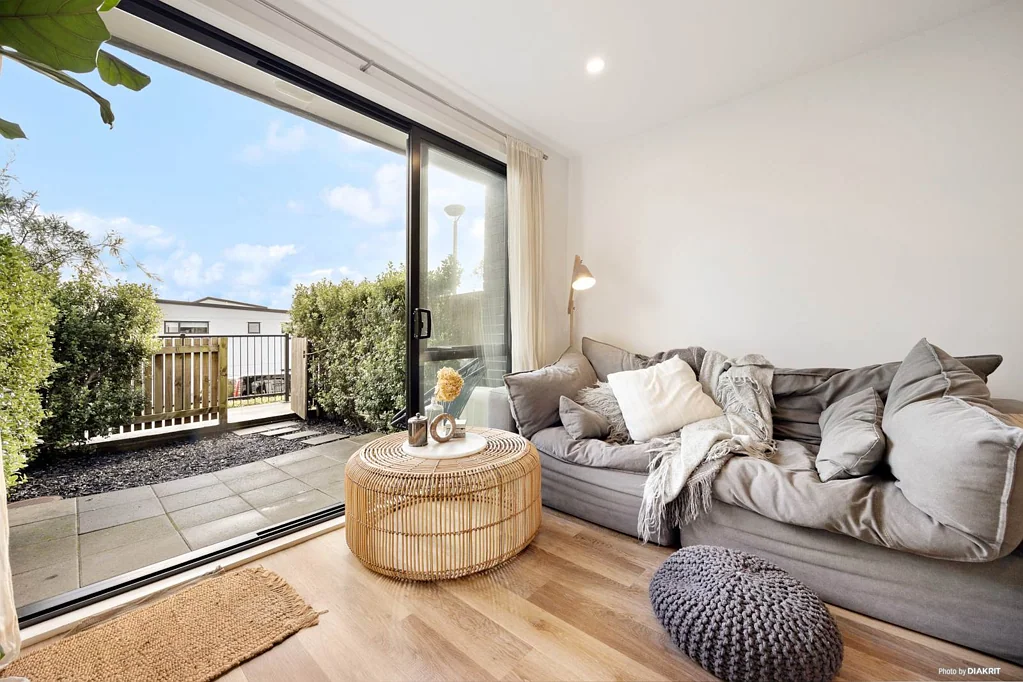 Glen Eden 2部屋 Modern, Low-Maintenance Living by GJ Gardner
