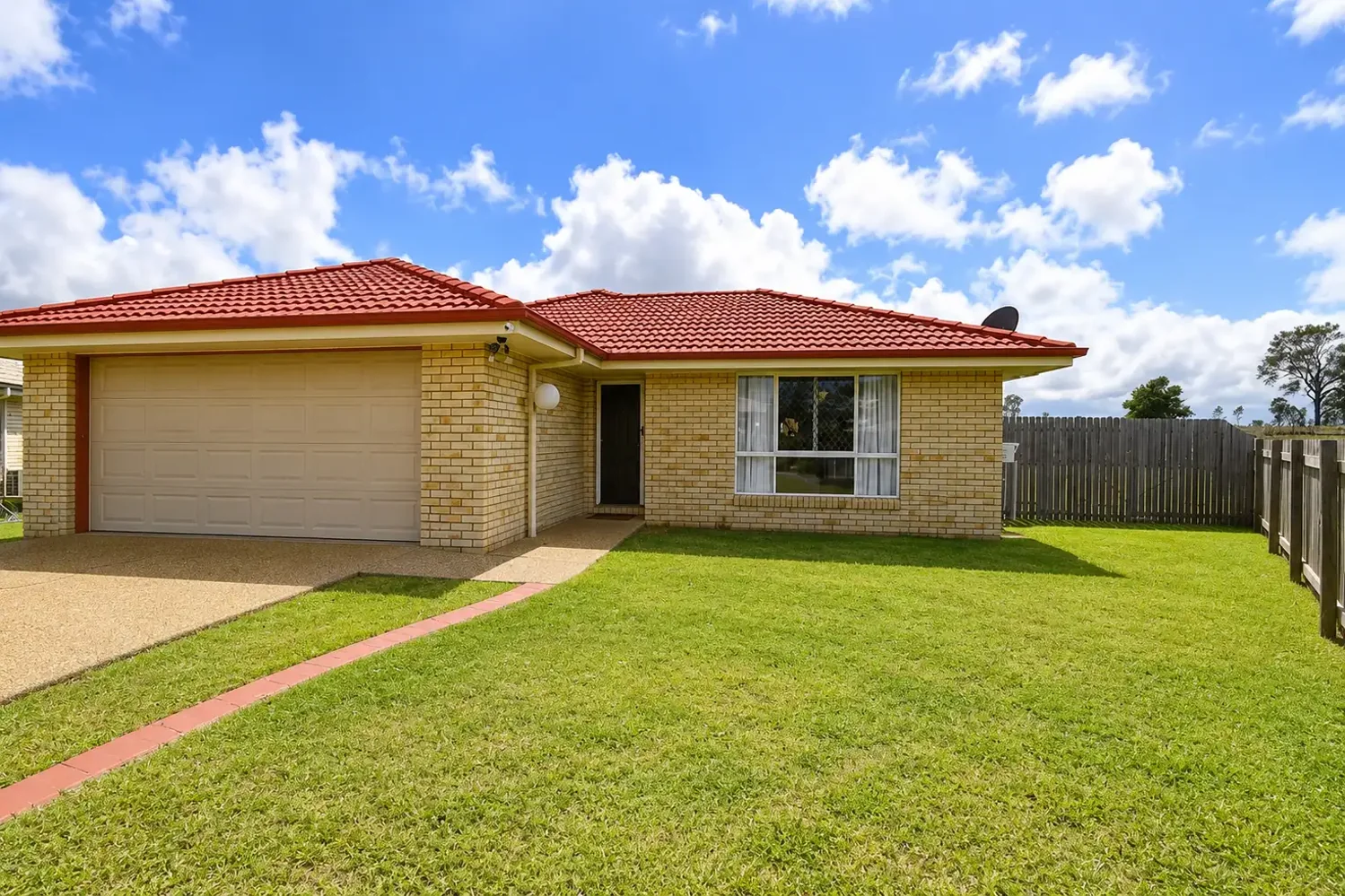 Labas ng Bahay - 26 William Close, Gracemere, QLD 4702