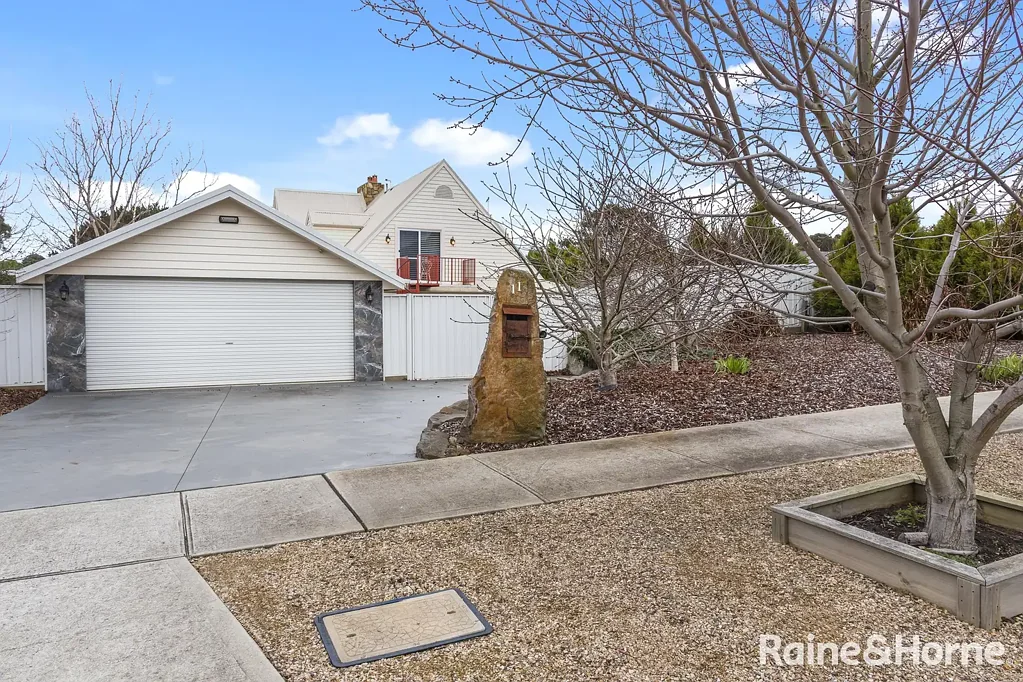 11 Manassa Drive, Gisborne, VIC 3437