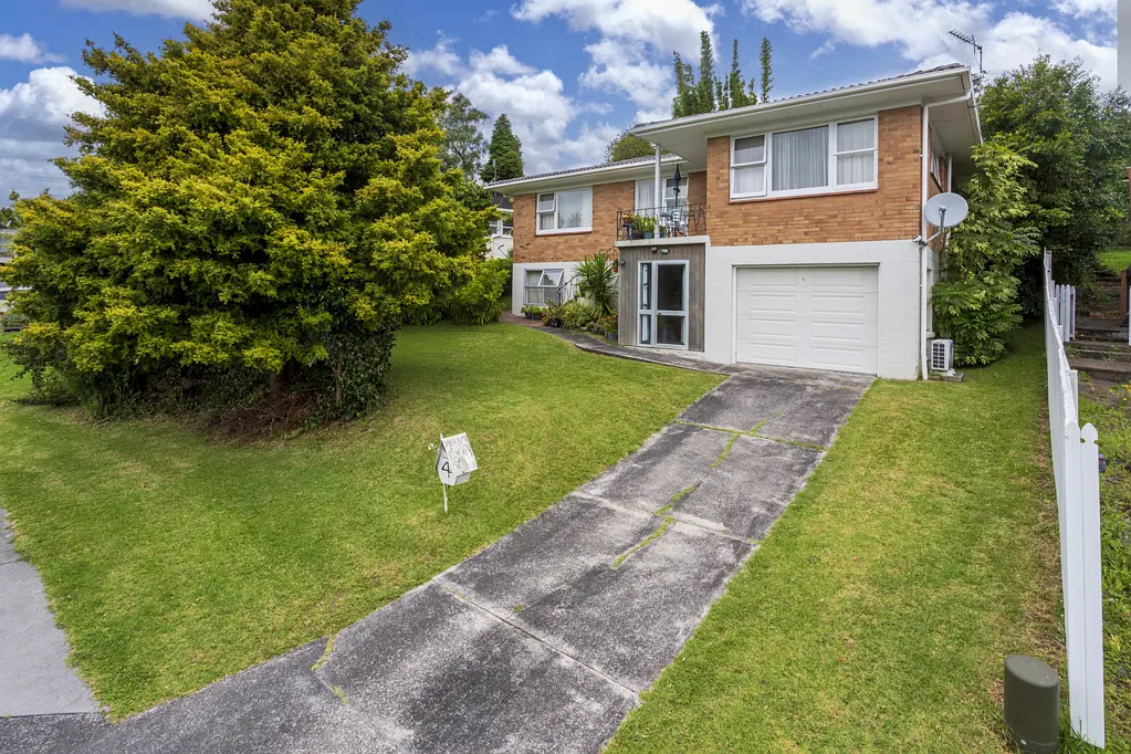 Totara Vale 4 Slaapkamer Refurbishment - No viewing until Further Notice!