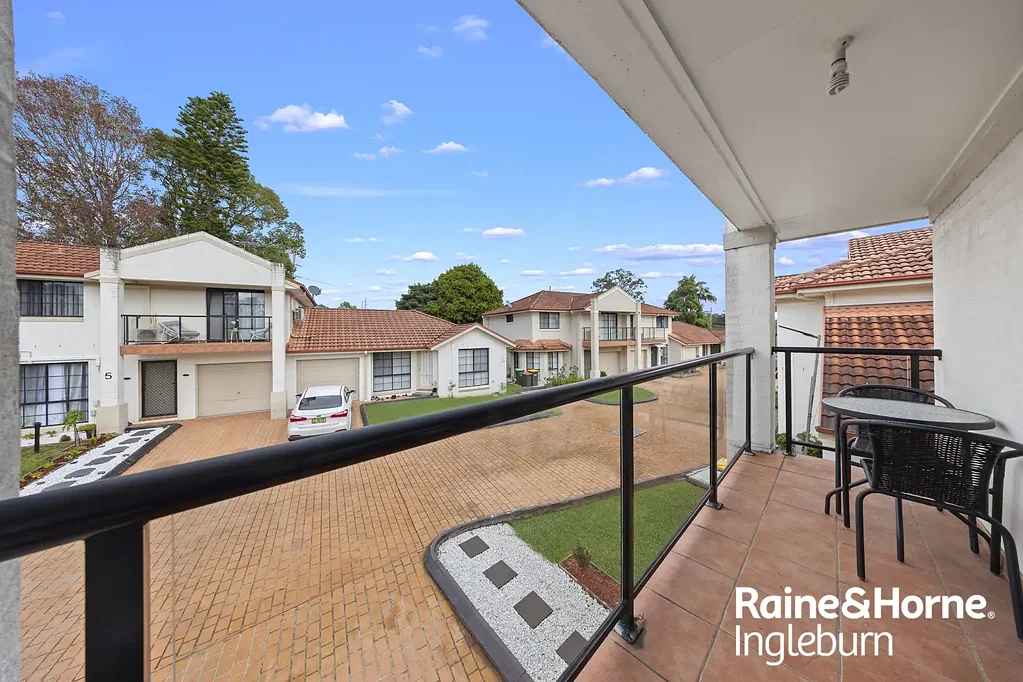Ingleburn 3房 备受追捧Ingleburn位置 宽敞开放式布局 现代厨房带洗碗机 主卧带私人套间 步行至火车站&学校 Prime Location with Easy Access to Ingleburn & Macquarie Fields