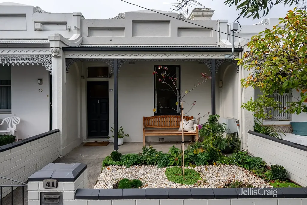Light-Filled Clifton Hill Home in a Prime Lifestyle Location