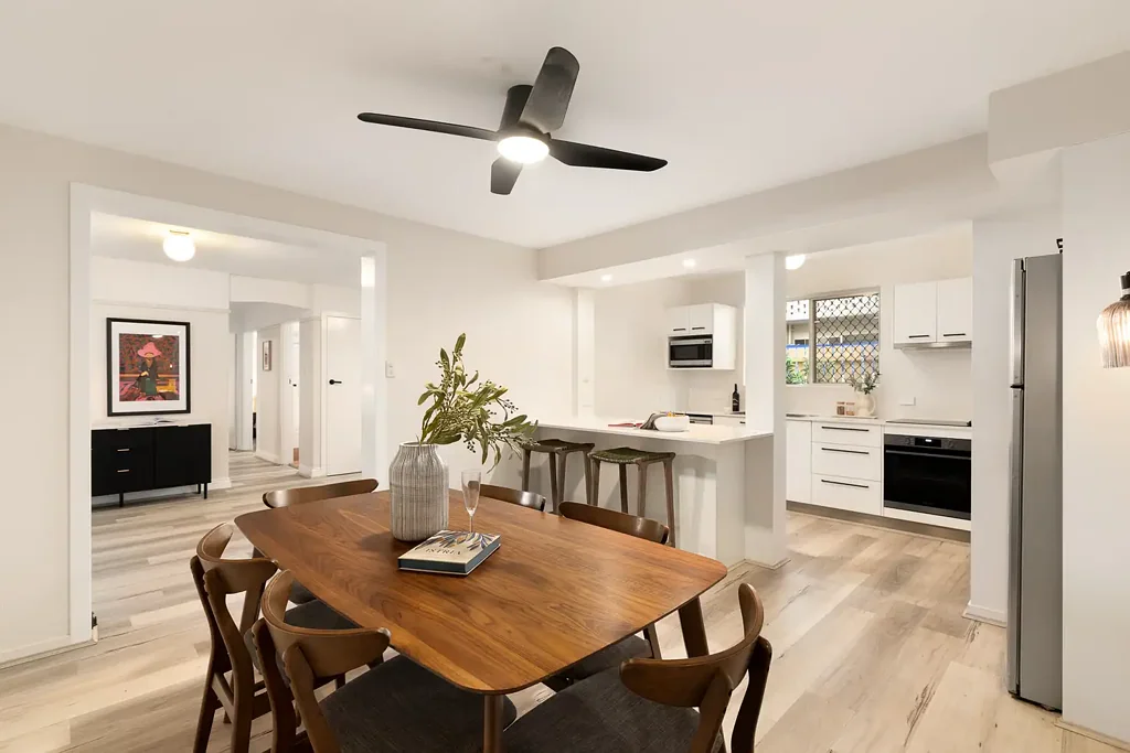 Clayfield 3 Slaapkamer House-Sized Living with a Rare Backyard Retreat in the Heart of Clayfield