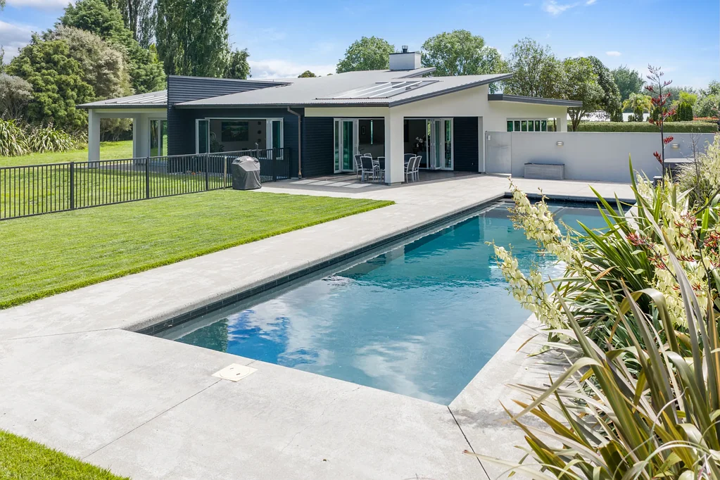 Matangi Luxury Family Living with Pool and Gardens