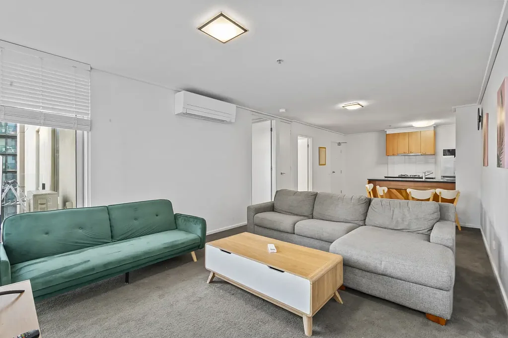 Furnished & spacious 1 bedroom apartment with a car space!