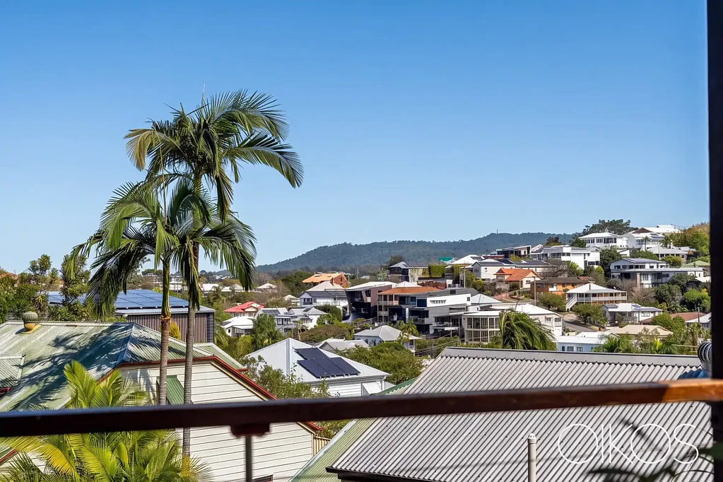Red Hill 4બેડરૂમ SWEEPING VIEWS AND SUPERB OUTDOOR LIVING IN PRIZED CITY FRINGE LOCALE