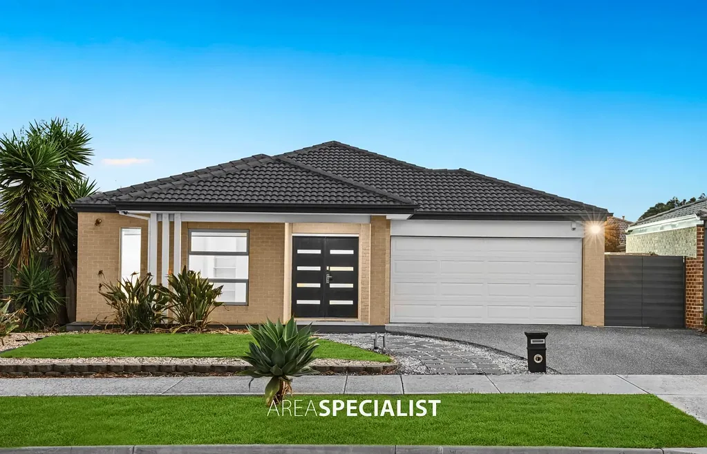 Spacious 4-Bedroom Family Home with Enclosed Alfresco in Prestigious Alarah Estate!