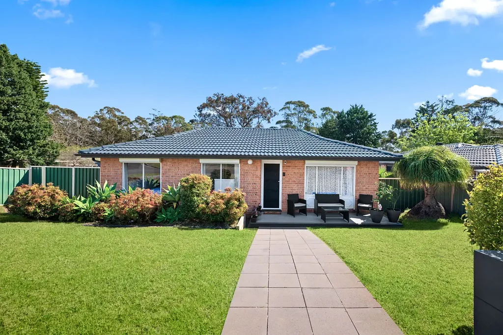 1 Lillyvicks Crescent, Ambarvale, NSW 2560