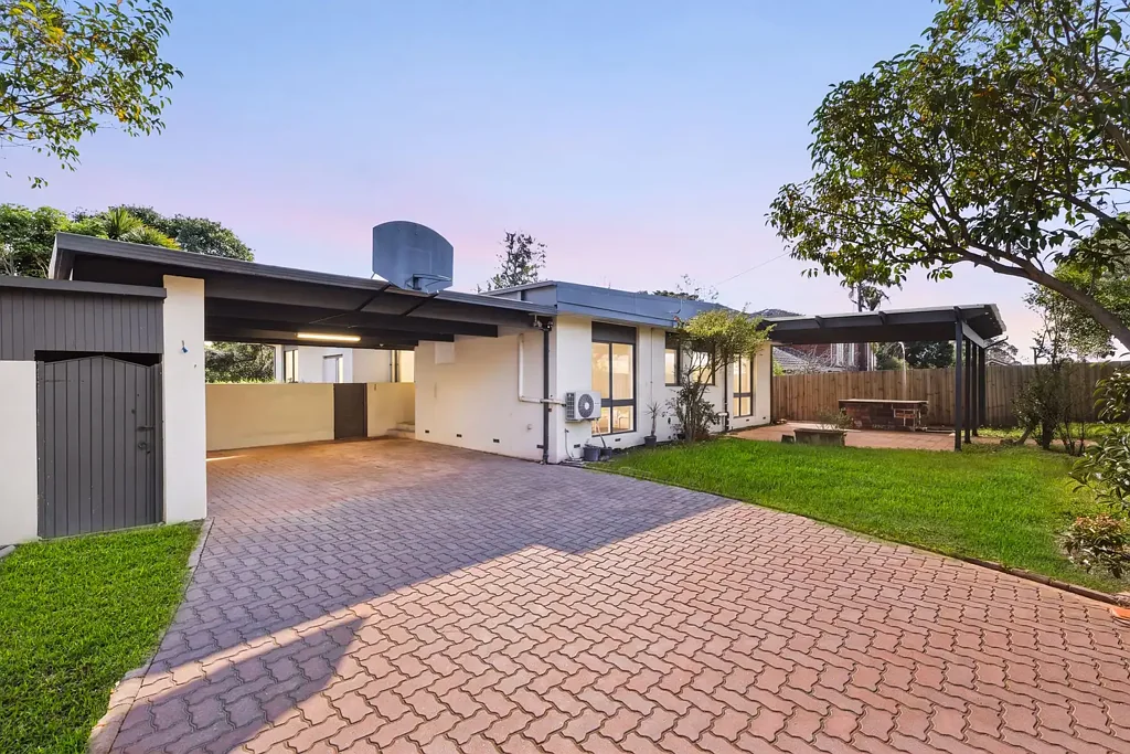 Glen Waverley 4 Bedroom Fully Renovated Family Haven in Glen Dual School Zone