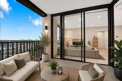 Macquarie Park 2Kwarto Elevated 2-Bedroom Apartment with District View | Prestigious Midtown Community Living