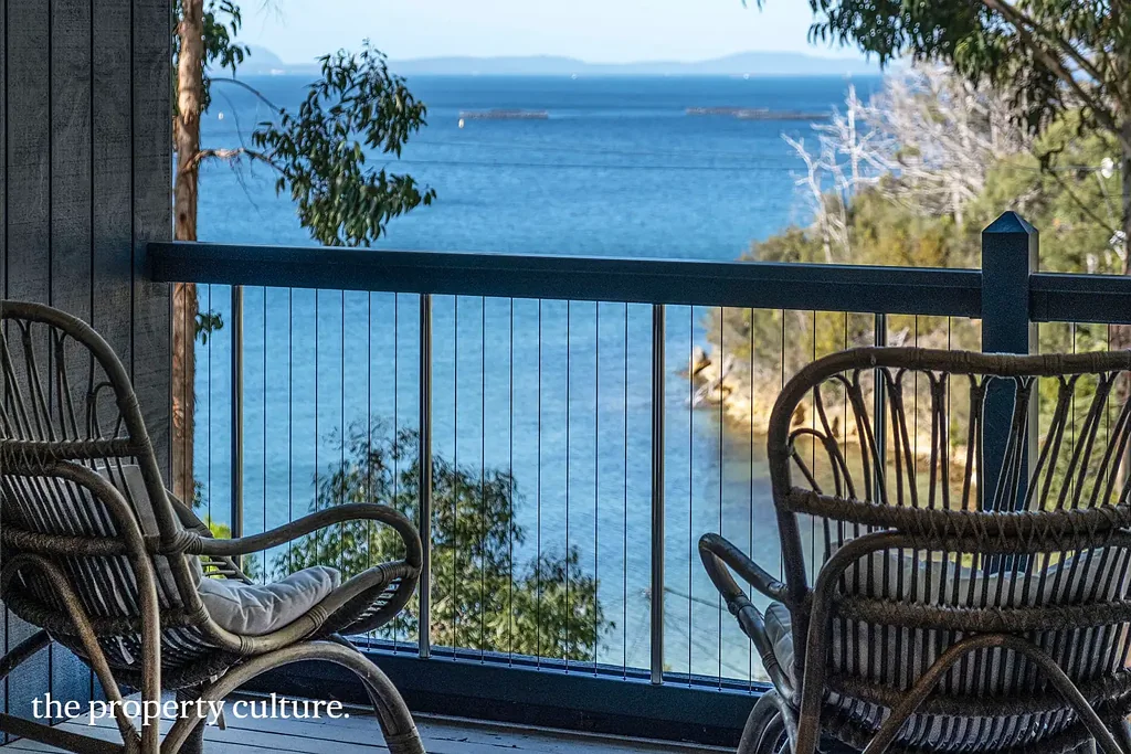 Dover 4 Bedroom Peaceful Coastal Retreat at Little Roaring Beach