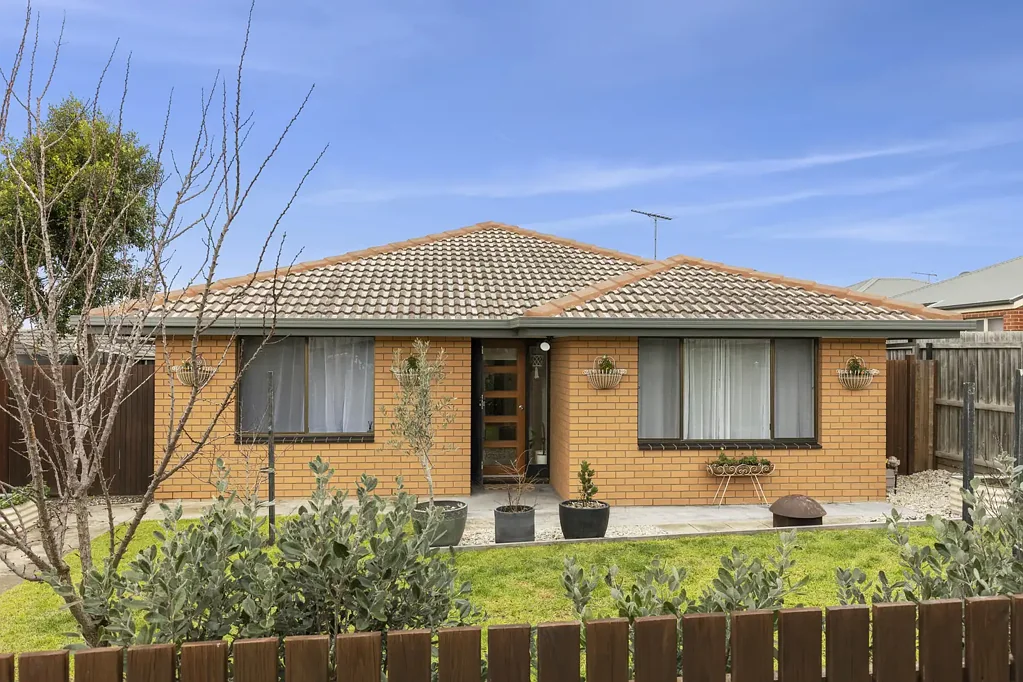 Herne Hill 3ਬੈੱਡਰੂਮ Solid Brick Charm in Sought After School Zone