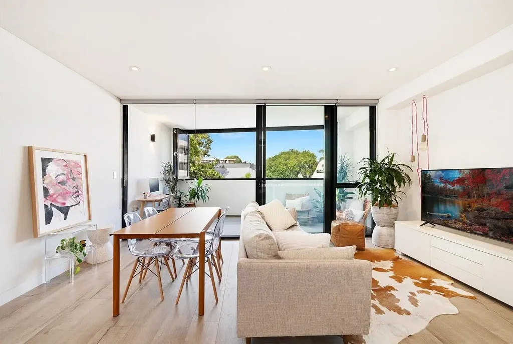 Light Filled Two Bedroom In The Heart Of Neutral Bay