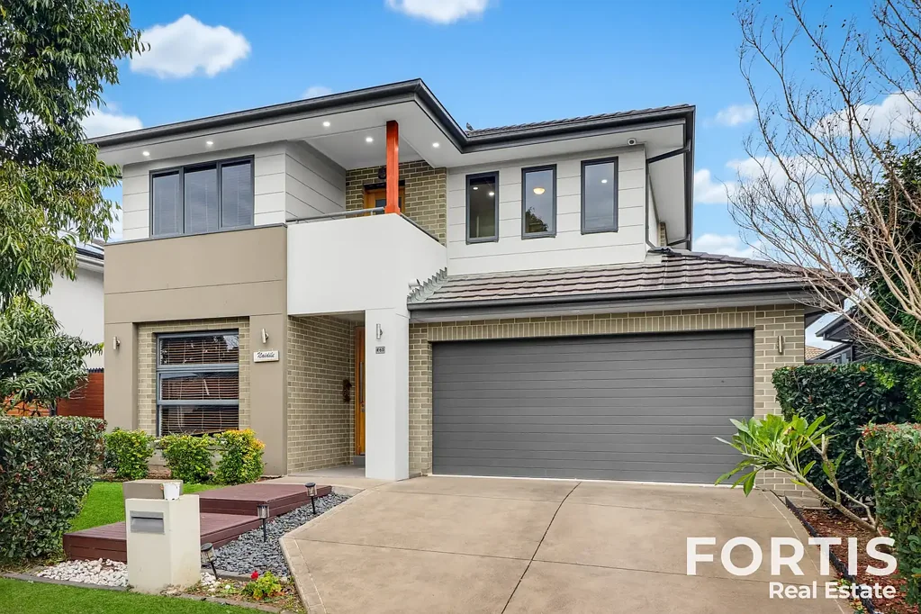 Sophisticated Family Living in the Prestigious The Ponds School Catchment